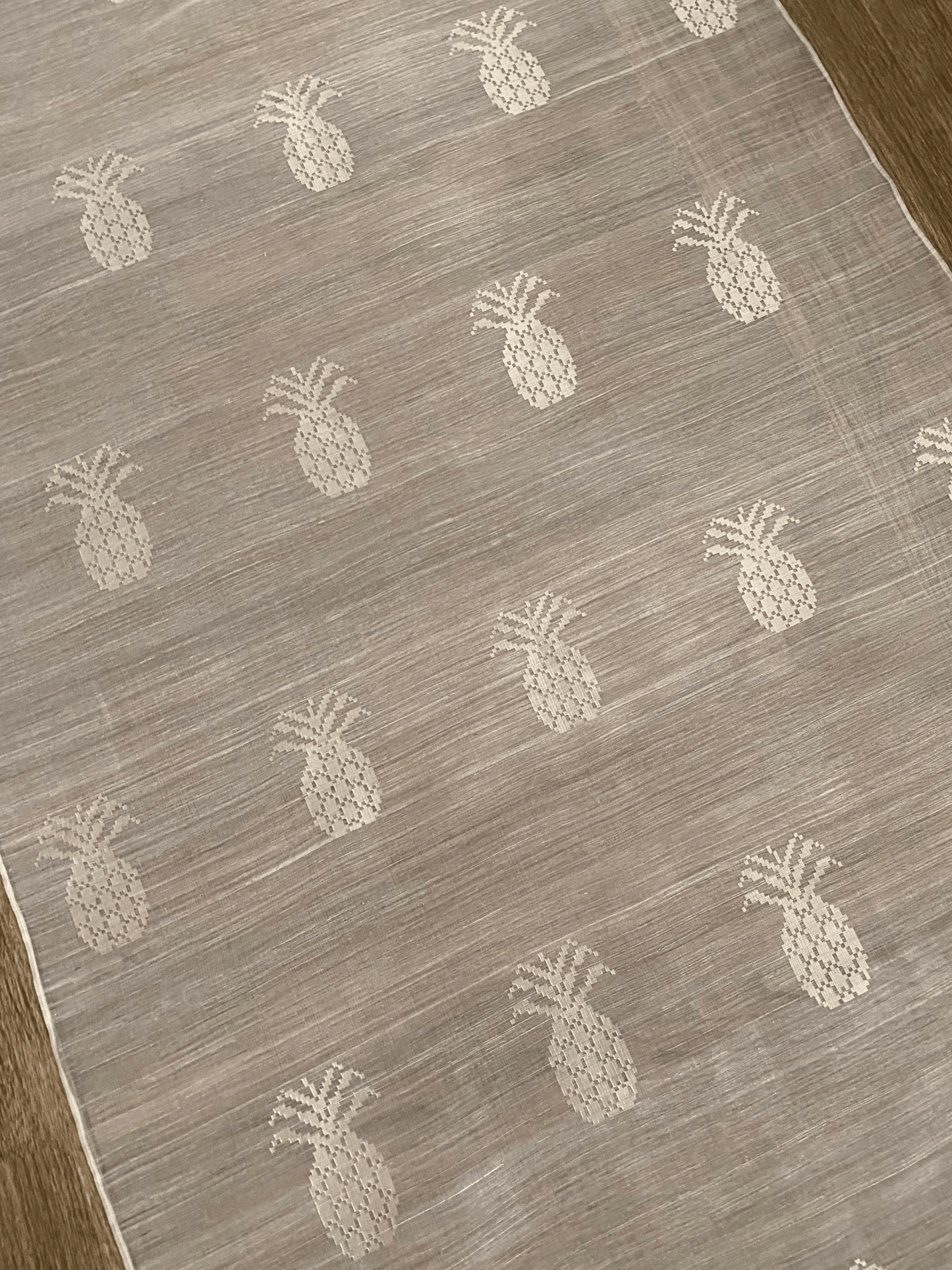 Pinya Piña Table Runner